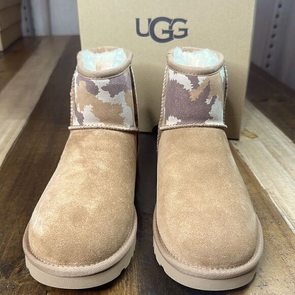 UGG CLASSIC MINI JAGGED CAMO BOOTS - Picture 2 of 9